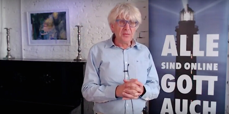 Pfarrer Alexander Garth beim im „webinar“. Screenshot: Youtube/Gott in Berlin