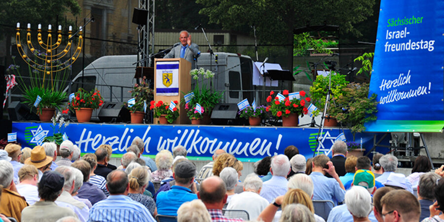 Der Journalist und Bestsellerautor Peter Hahne auf dem 2. Sächsischen Israelfreundestag. Foto: Andreas Schroth