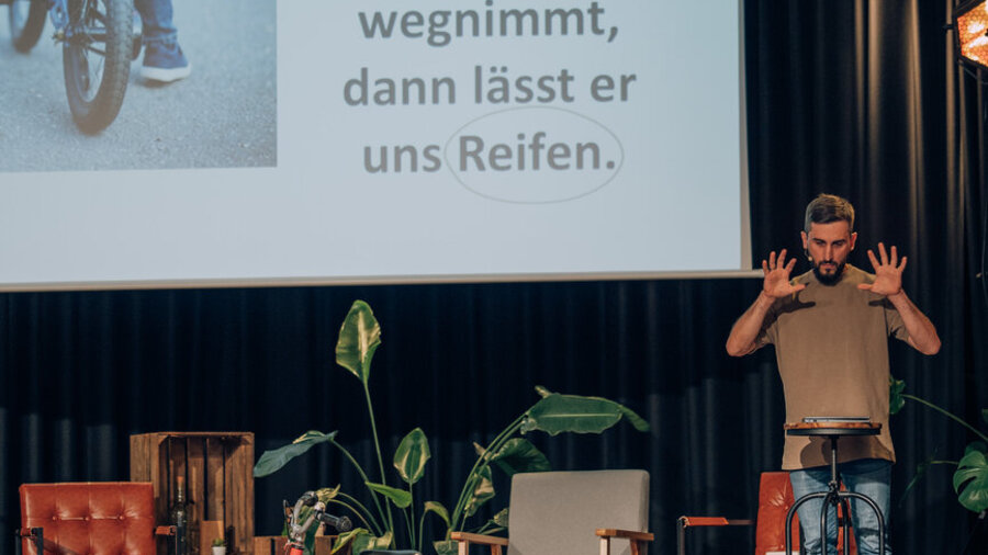 Dominik Jäger sprach auf dem „Jesus im Fokus“-Kongress in Gießen. 