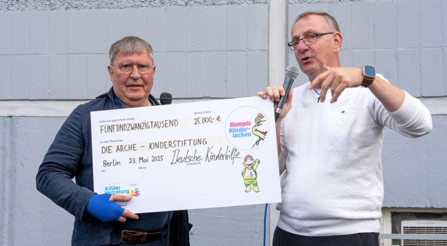 Der Gründer und Leiter des christlichen Kinder- und Jugendhilfswerks „Die Arche“, Pastor Bernd Siggelkow (rechts). Foto: Michael Fahrig