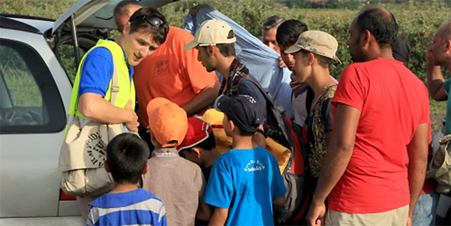 Kirchliche Helfer versorgen Flüchtlinge in Serbien. Foto: Weltweite Evangelische Allianz