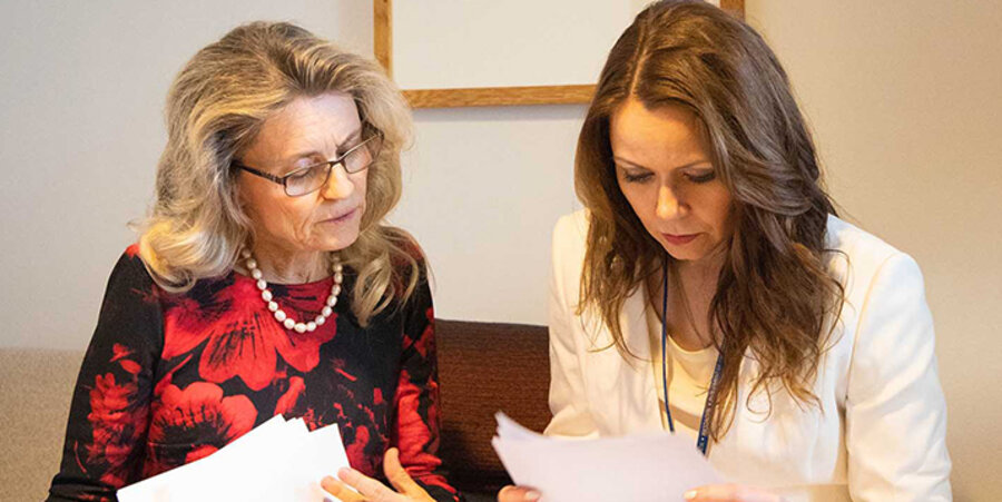 Die finnische Politikerin (links) und Christin Päivi Räsänen mit ihrer Anwältin. Foto: ADF International