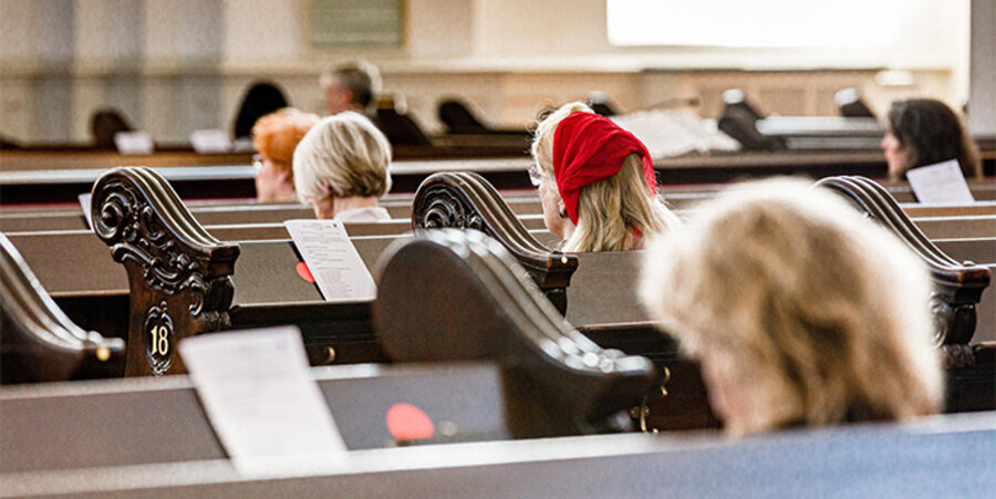 Ein Gottesdienst unter Coronabedingungen. Symbolbild: picture alliance/dpa | Markus Scholz