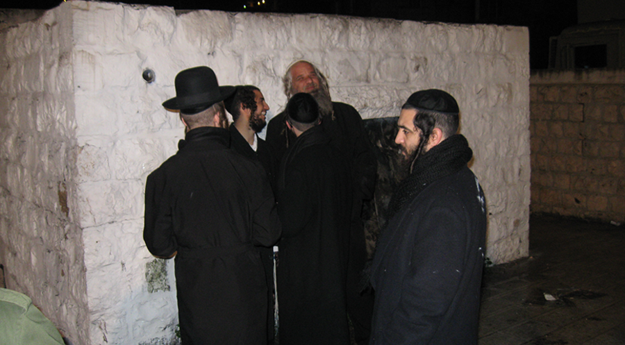 Jüdische Besucher am Josefsgrab. Foto: Wiki Commons/ Daniel Ventura