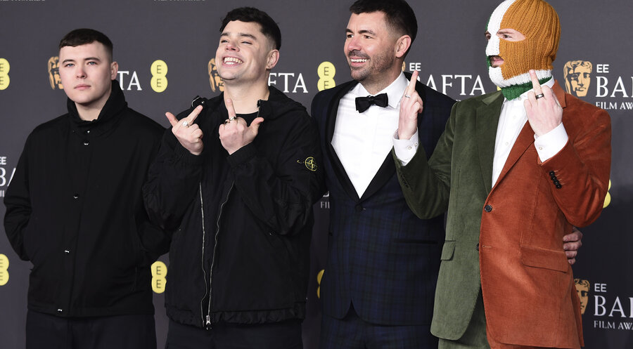 Die Hip-Hop-Band „kneecap“ aus Irland. Foto: picture alliance / Geisler-Fotopress | Steve Vas/Geisler-Fotopress