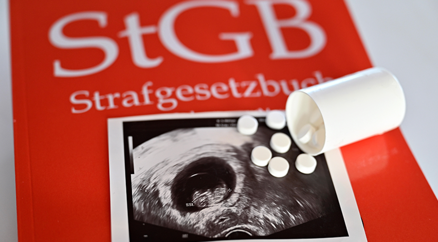 Laut Paragraf 218 ist eine Abtreibung grundsätzlich rechtswidrig - und nur unter bestimmten Bedingungen straffrei. Symbolfoto: Picture Alliance/epd-bild/Heike Lyding