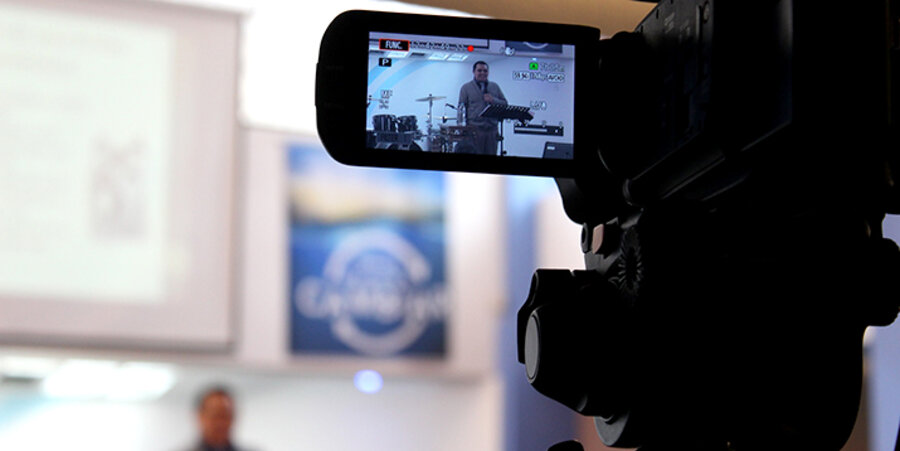 Viele Gemeinden ermöglichen die Teilnahme am Gottesdienst über einen Livestream. Symbolbild: pixabay.com