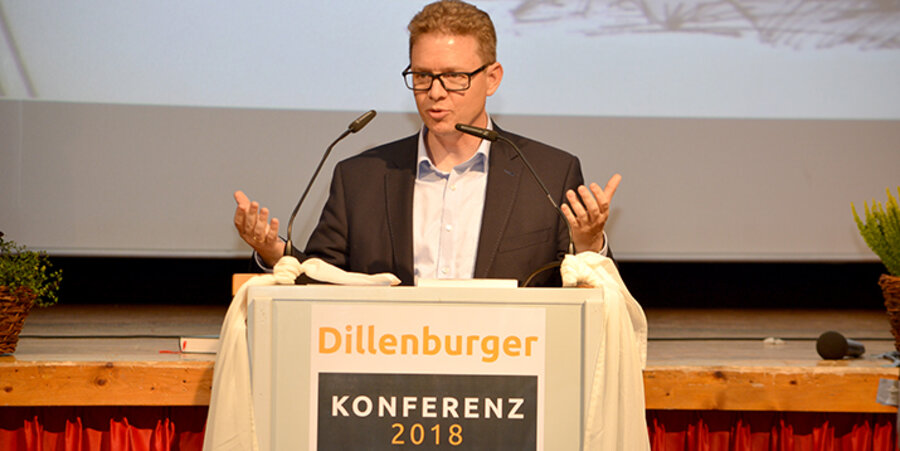 Der Leiter der August-Hermann-Francke-Gesamtschule in Detmold, Ingo Krause, auf der „Dillenburger Konferenz“. Foto: Bernd Linke