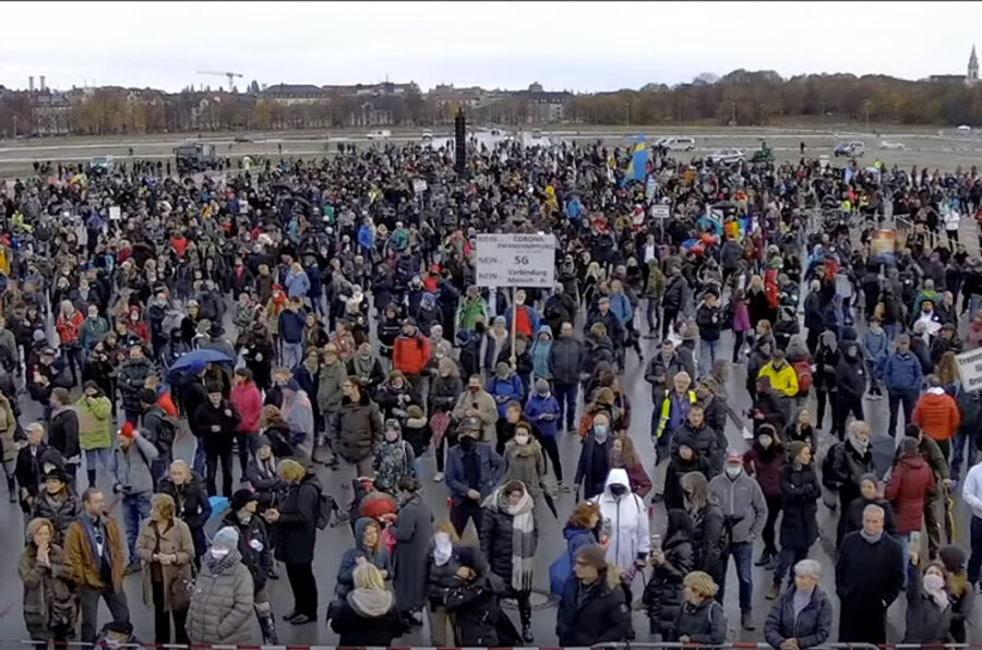 Gegner der Corona-Maßnahmen haben eine Demonstration auf der Münchner Theresienwiese in einen Gottesdienst umgewandelt. Foto: YouTube/ Querdenken-751
