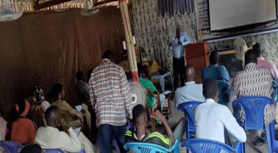 Christen bei einem Gottesdienst im Sudan. Foto: Coworks