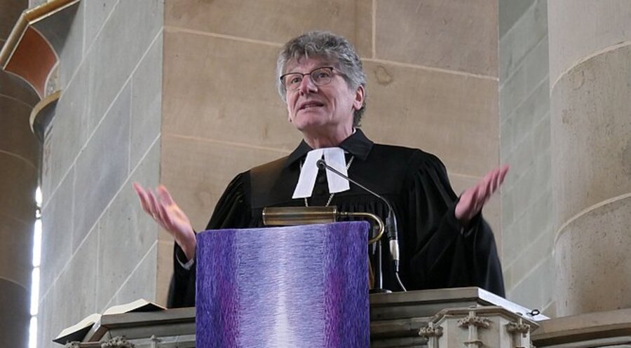 Landesbischof Ernst-Wilhelm Gohl predigte in der Kirche St. Michael in Schwäbisch Hall wie einst 500 Jahre vor ihm der Reformator Johannes Brenz. Foto: Karena Häfner