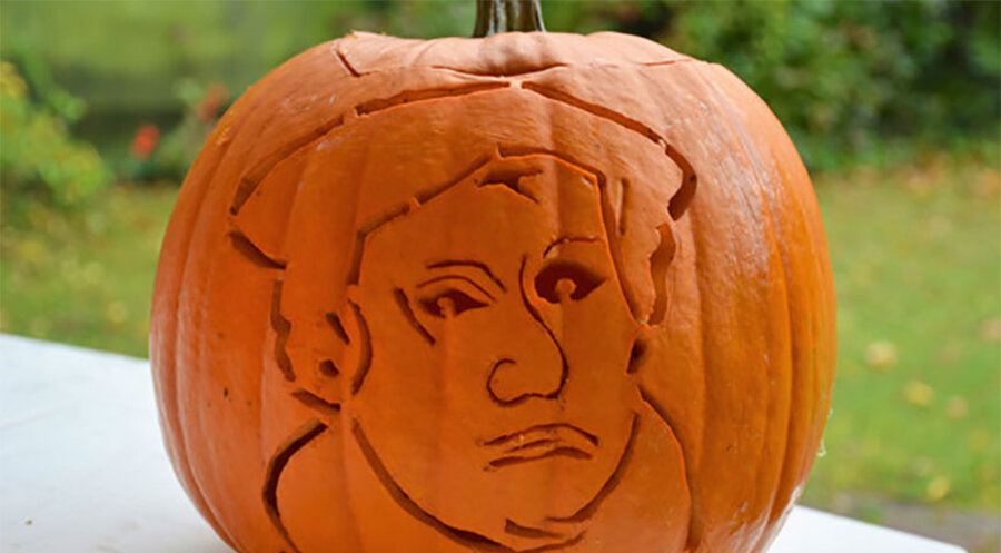 Ein Halloween-Kürbis mit Martin Luther-Graphik. Symbolbild: Evangelisches Dekanat Odenwald
