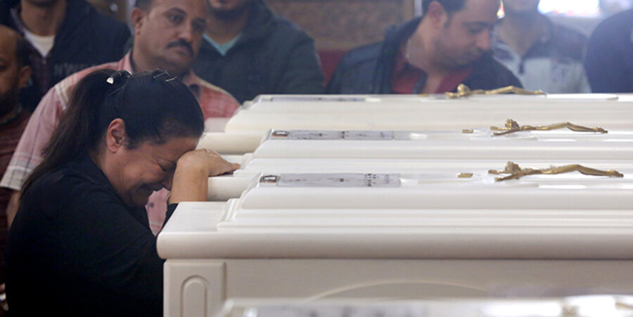 Kopten trauern um ihre ermordeten Angehörigen. Foto: picture-alliance/AP-Photo