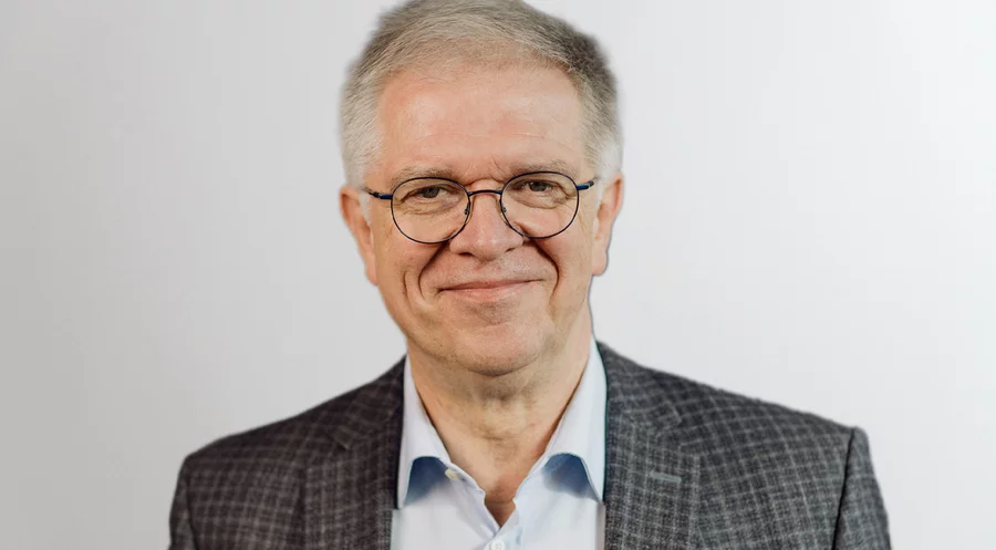 Michael Noss (68) wurde 2015 zum Präsidenten des BEFG gewählt. Noss ist Baptistenpastor im Ruhestand sowie Musiker und Unternehmensberater. Er ist verheiratet und Vater von drei Kindern. Foto: BEFG/Helge Eisenberg