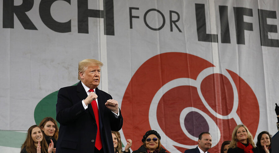 Galt lange als Hoffnungsträger der Lebensrechtsbewegung: US-Präsident Donald Trump im Januar 2020 beim alljährlichen „March for Life“ (Marsch für das Leben) in Washington. Foto: picture alliance/Newscom|Yuri Gripas