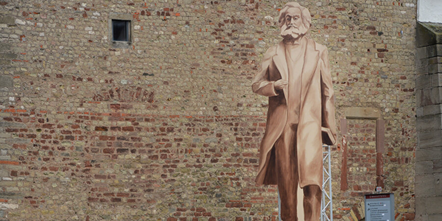 In Trier soll eine 5,50 Meter hohe Karl-Marx-Statue aufgestellt werden. Foto: picture-alliance/Harald Tittel/dpa