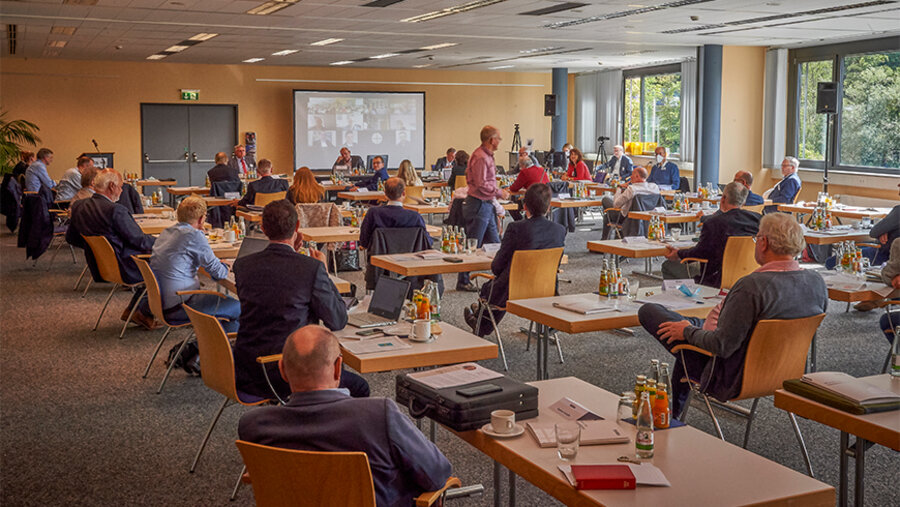 Die diesjährige Mitgliederversammlung fand hybrid statt. Foto: IDEA / Wolfgang Köbke