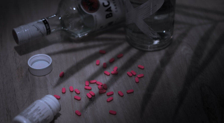 Durch die Krisen der vergangenen Jahre sind immer mehr Menschen Drogen und Alkohol verfallen. Symbolfoto: pixabay.com