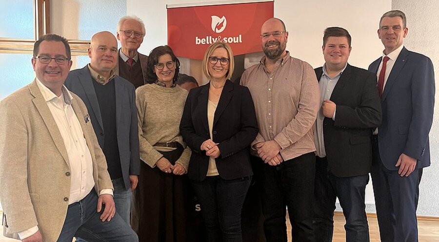 v.l.: Frank Steinraths, Bernhard Limberg (Vorsitzender), Helge Stadelmann, Christiane Limberg (Schriftführerin), Gerlind Bursik (2. Vorsitzende), Uwe Bursik (Kassenwart), Johannes Volkmann und Frank Inderthal. Foto: Juliane Stamm
