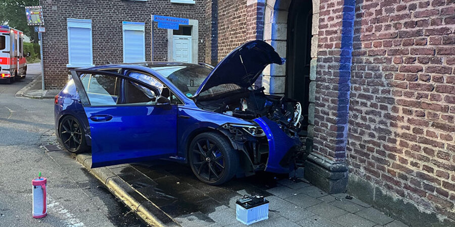 Bei dem Unfall wurden 4 Menschen leicht verletzt. Foto: Presseportal Polizei NRW