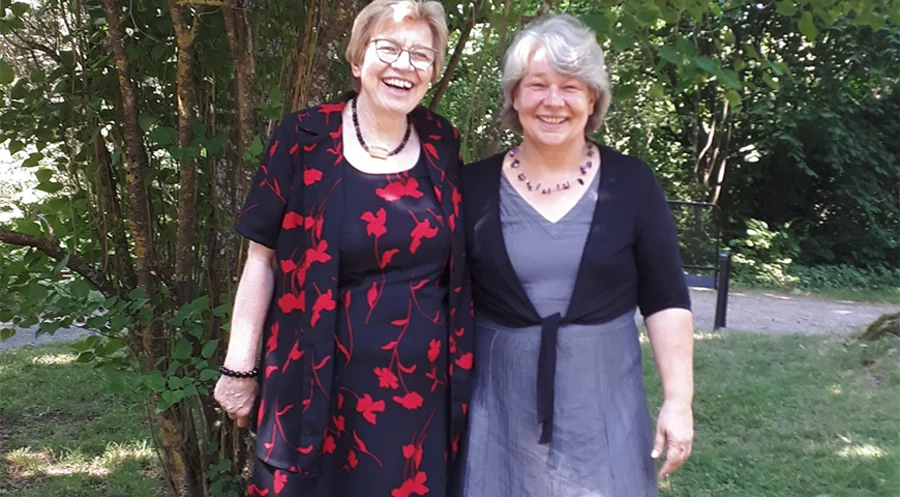 „Mein Herz brennt für Mission und Menschen aller Altersstufen“: Judith Klein (re.) mit ihrer Vorgängerin Cornelia Stöckle. Foto: FGB Weltweit