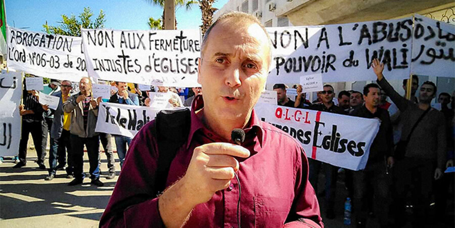 Pastor Chalah während einer friedlichen Demonstration im Oktober 2019 in Bejaia. Foto: EPA