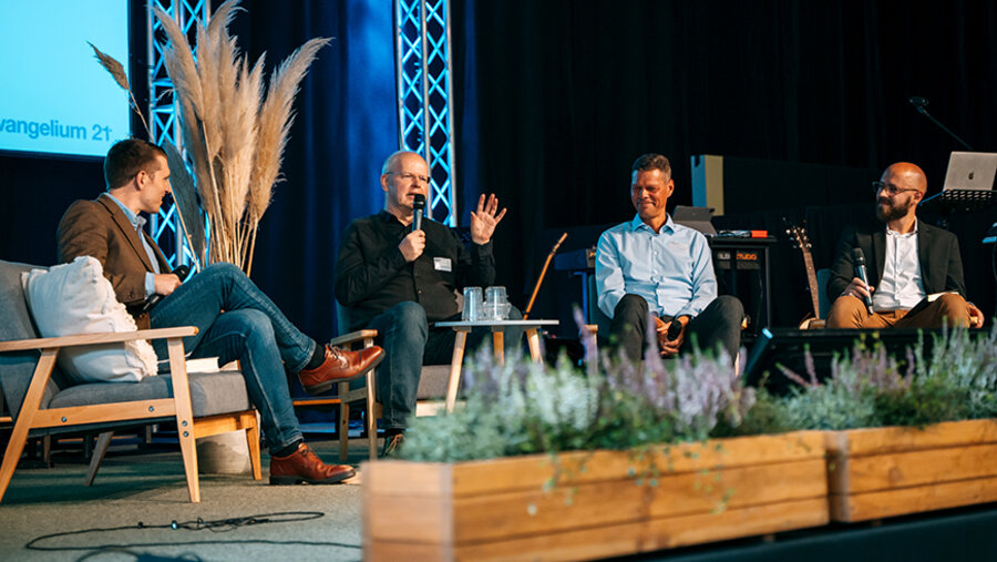 v. l.: Moderator Ryan Hoselton, Ron Kubsch, Pastor Matthias Lohmann und Pastor Peter Krell. Foto: Eva Kuhn