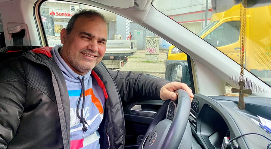 Der christliche Taxifahrer Jalil Mashali. Foto: Kostas Mitsalis