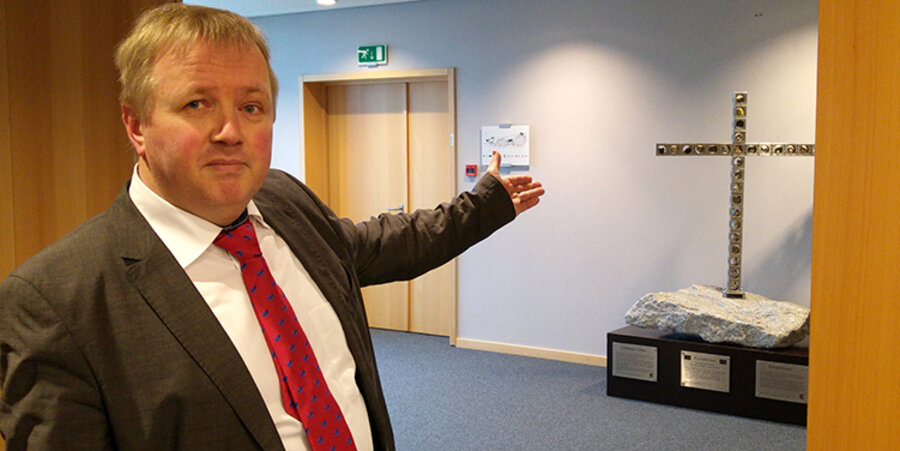 Der Europaabgeordnete der Familien-Partei, Arne Gericke, ist empört über die „Verbannung“ des einzigen Kreuzes im Brüsseler Europaparlament. Foto: Arne Gericke