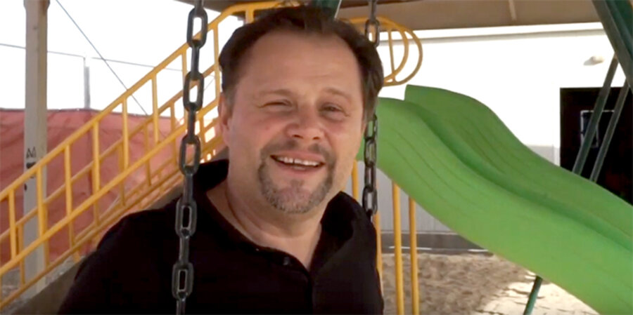 Der Lobpreismusiker Arne Kopfermann. Screenshot: YouTube/WorldVisionDE
