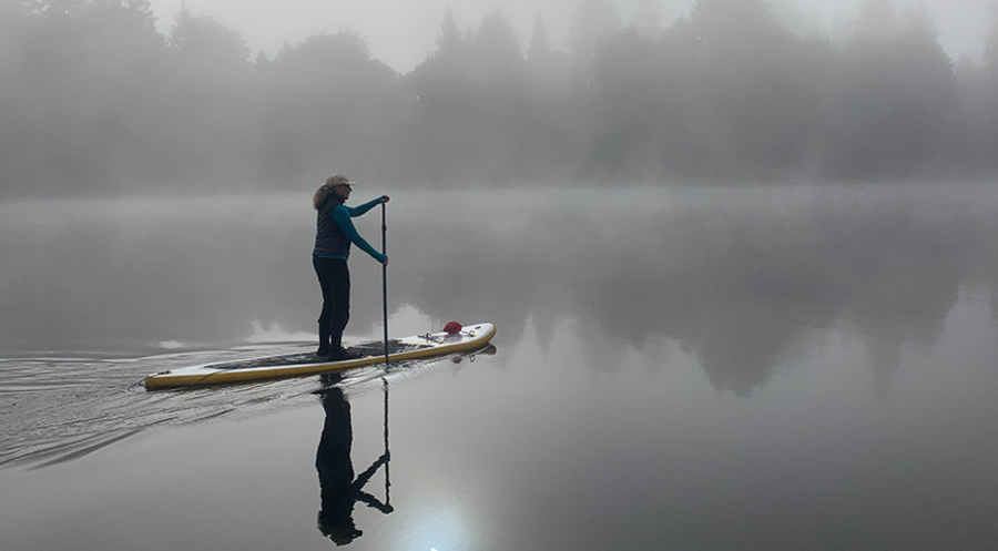 Das MUT-Projekt der ELKB nutzt Stand-up-Paddling als Zugang zum christlichen Glauben. Symbolfoto: unsplash.com 
