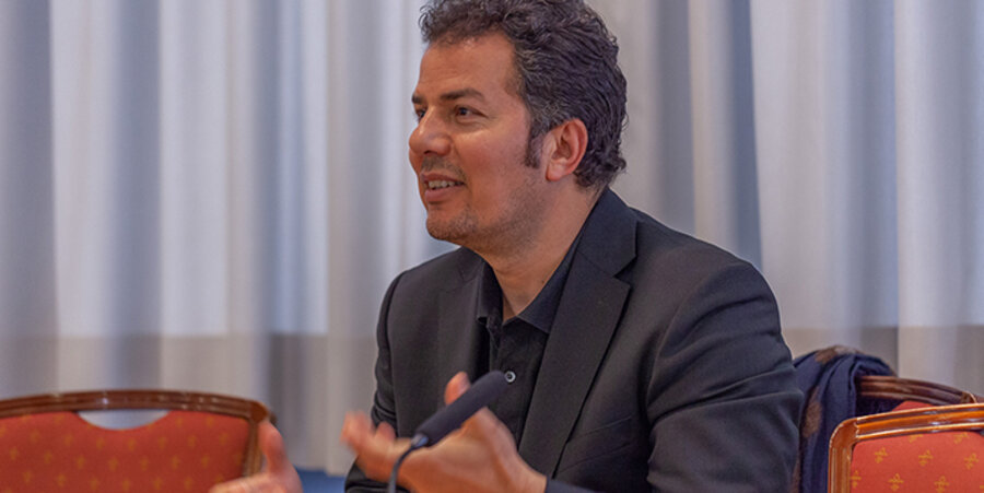 Der Autor und Islamkritiker Hamed Abdel-Samad bei seinem Vortrag. Foto: Willi Adelberger
