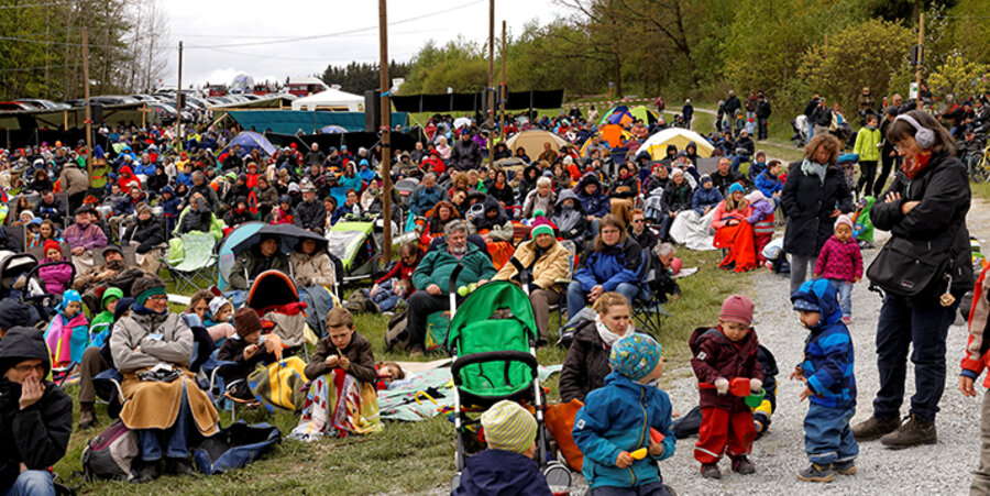 An dem vom CVJM Bobengrün organisierten Treffen beteiligten sich trotz nasskalter Witterung rund 2.000 Dauerteilnehmer und etwa 5.000 weitere Tagesgäste. Foto: Wolfgang Bouillon