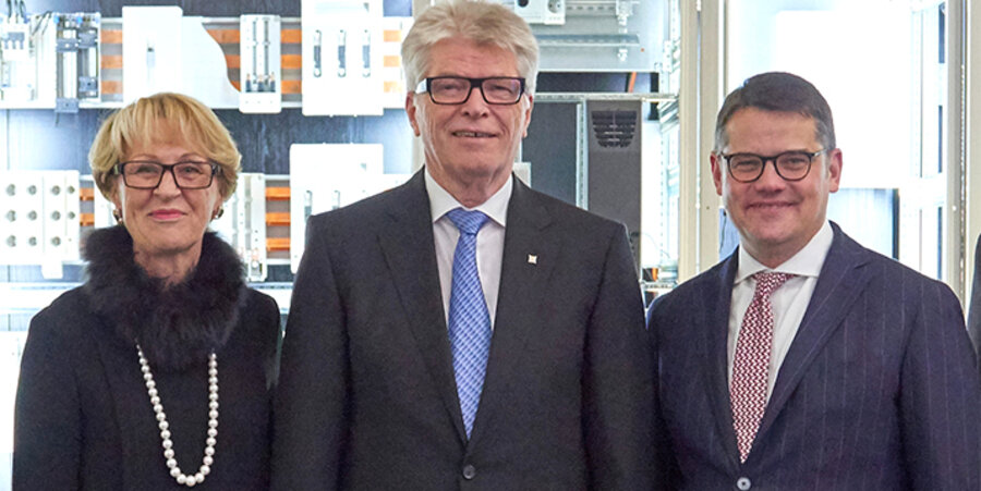 v.l.: Debora Loh, Friedhelm Loh und der hessische Minister für Wissenschaft und Kunst, Boris Rhein. Foto: Loh Group