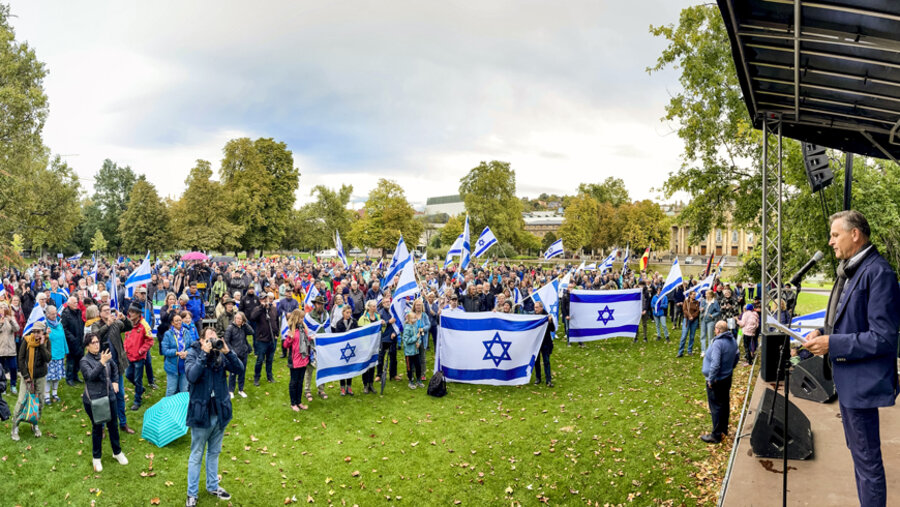 Der Vorsitzende des Deutschen Zweigs der ICEJ, Gottfried Bühler, sprach in Stuttgart vor rund 700 Teilnehmern. Foto: Levi Dörflinger