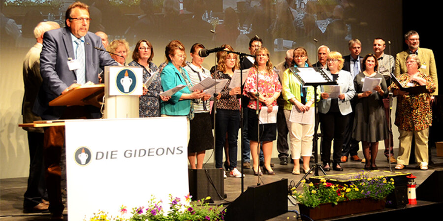 Etwa 4.700 Christen in 217 Ortsgruppen engagieren sich in Deutschland für das Missionswerk. Foto: Gideons