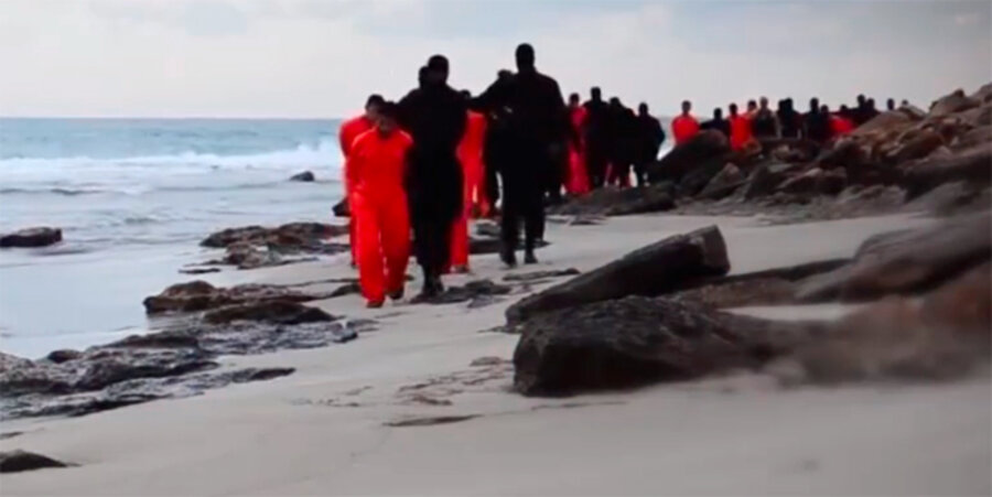 Die Christen – unter ihnen 20 ägyptische Kopten, die als Gastarbeiter in Libyen tätig waren - wurden 2015 an einem Strand vor laufenden Filmkameras von Kämpfern des IS hingerichtet. Screenshot: Youtube