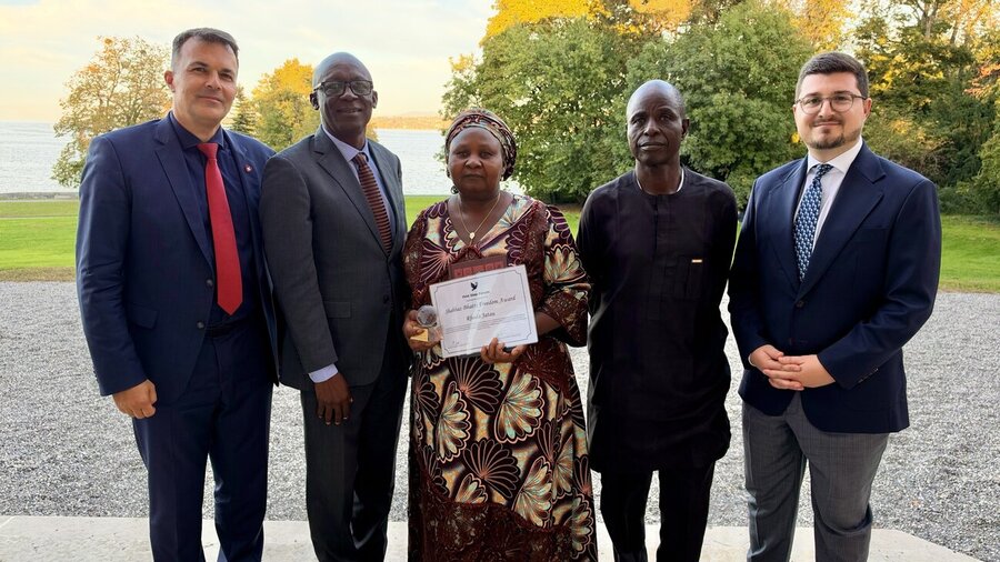 V.l.n.r.: Marc Jost (FSF-Exekutivdirekor), Joseph Bata Danboyi (Anwalt), Rhoda Jatau, Jauro Baba (Ehemann), Giorgio Mazzoli (ADF International)