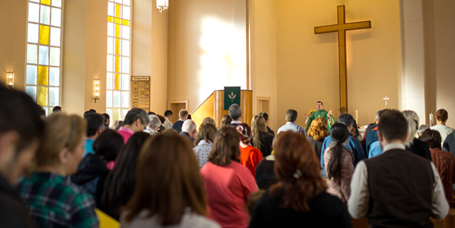 Gottfried Martens, Pastor der Dreieinigkeitsgemeinde in Berlin-Steglitz, hat schon 750 Flüchtlinge getauft. Foto: picture-alliance/dpa