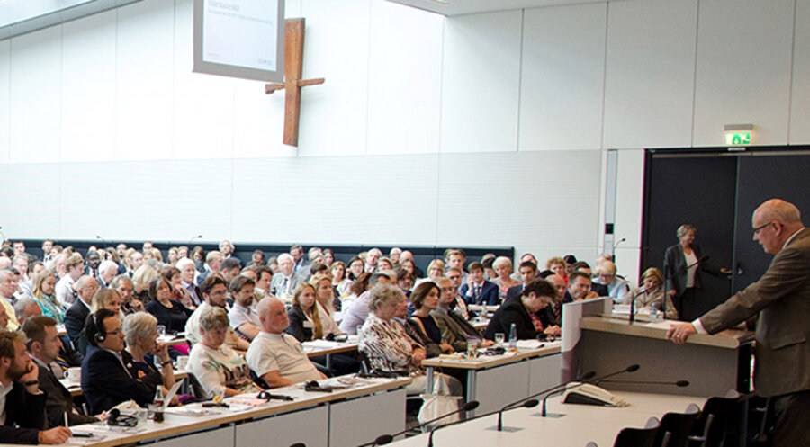 Im Saal der CDU/CSU-Fraktion hängt ein Kreuz an der Wand. Foto: CDU/CSU-Bundestagsfraktion/Steven Rösler
