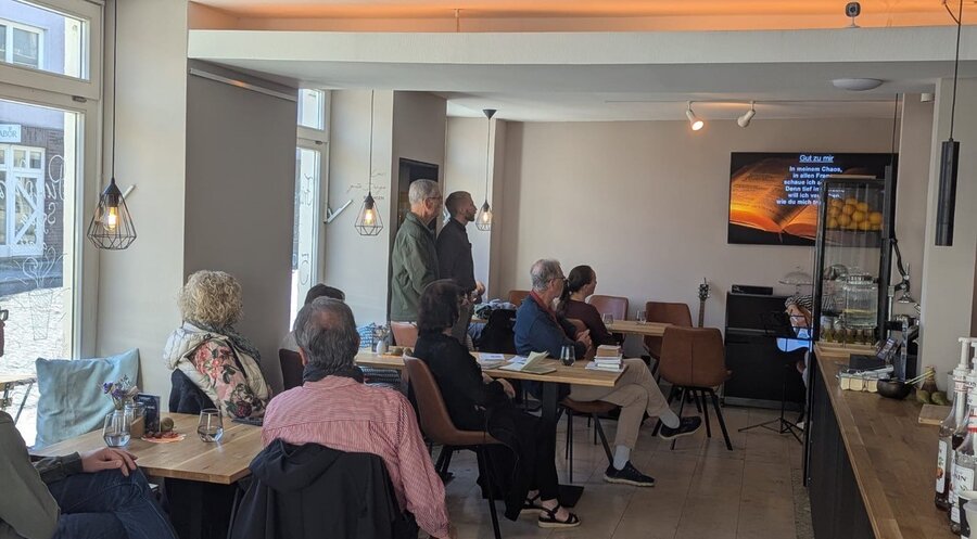 Im „Café hoch³“ finden auch Gottesdienste statt. Foto: Gemeinsam für Mecklenburg-Vorpommern e.V.