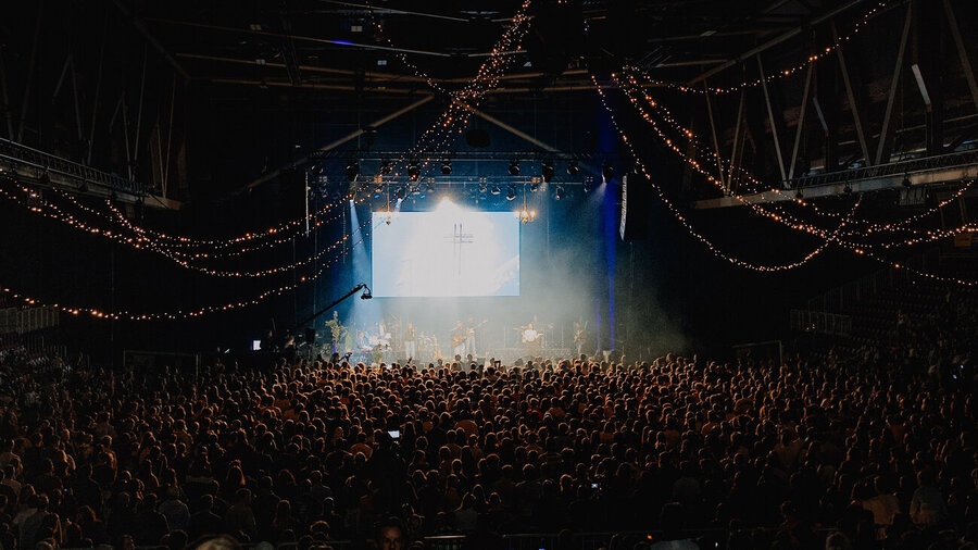 Volle Halle in Chemnitz: Rund 4.000 Menschen kamen zum Lobpreisabend „Praise United“. 