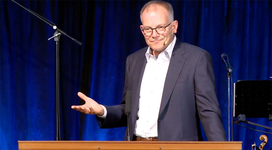 Der Vorstand der Evangelischen Allianz in Deutschland, Reinhardt Schink, bei seinem Vortrag. Screenshot: youtube.com/Allianzkonferenz Bad Blankenburg