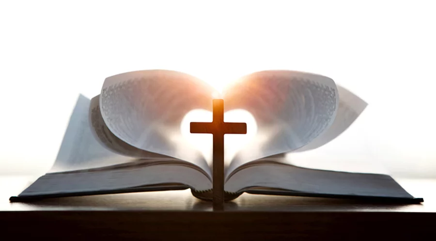 Das Interesse am christlichen Glauben ist bei vielen Menschen gestiegen. Foto: iStock/ARTPLUS