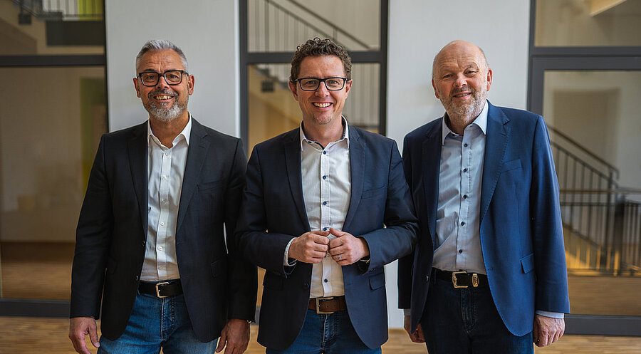 v. l.: Thomas Haid, Dave Jarsetz und Prof. Dr. Volker Gäckle bilden derzeit die Leitung der Liebenzeller Mission. Foto: Herrmann Stamm