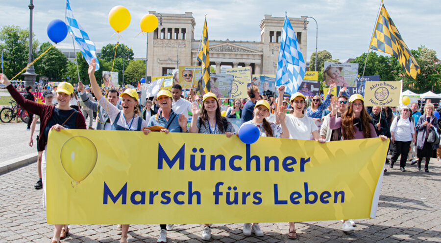 Rund 6.000 Personen nahmen laut Veranstalter am „Münchner Marsch fürs Leben“ am 3. Mai teil. Foto: Eduard Pröls