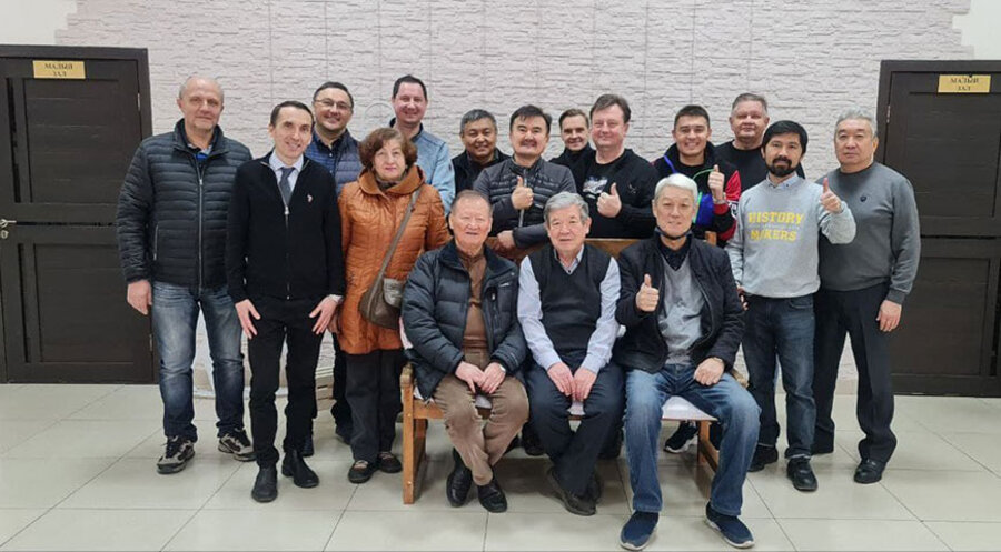16 geistliche Leiter trafen sich am 14. Januar in Almaty zum Gebet. Foto: Klaus-Dieter Passon