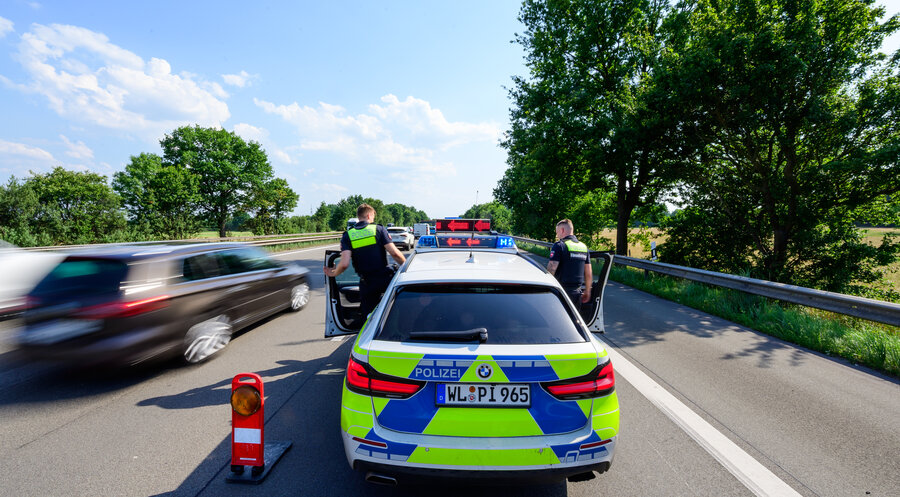 Die Polizei stoppte die Predigt eines 33-jährigen Mannes. Symbolfoto: picture alliance/dpa | Philipp Schulze