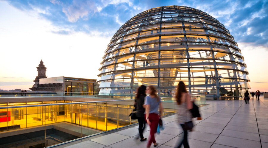 Wie sich so genannter Verschwörungsglaube in Deutschland entwickelt, zeigt eine aktuelle Studie. Foto: iStock.com/Nikada