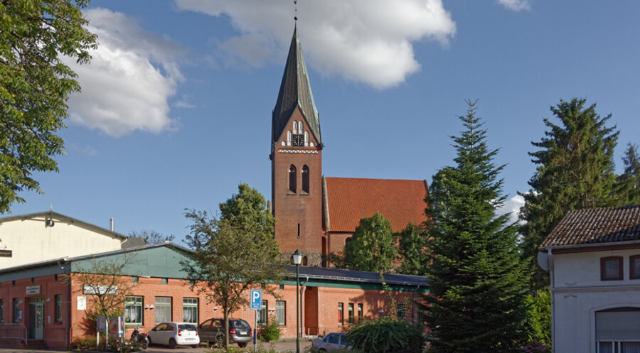Die evangelische St. Marien-Kirche im schleswig-holsteinischen Sandesneben. Foto: Wikipedia/CC BY-SA 3.0